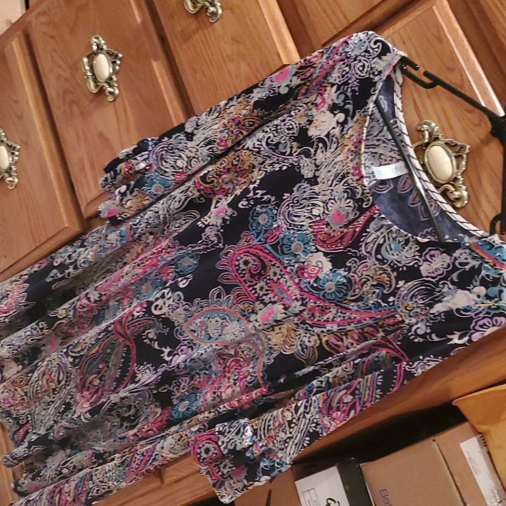 Floral tunic top with ruffled sleeves